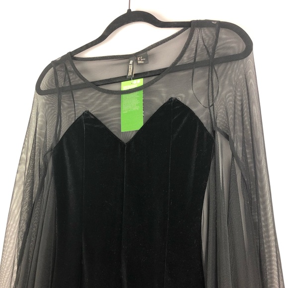 H&M Dresses & Skirts - NWT H&M Batwing Dress - Size 2